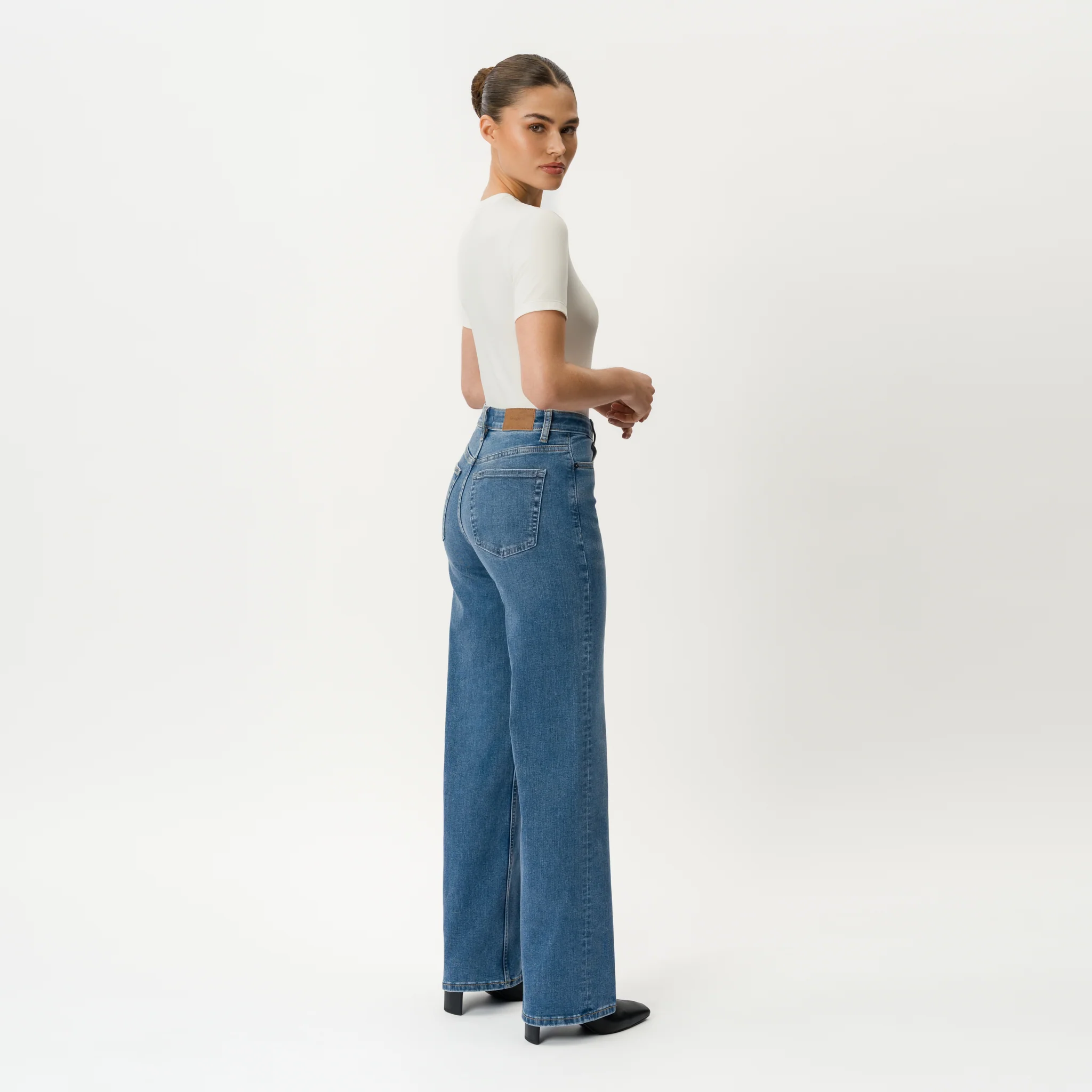 Relaxed ComfortDenim™ Jeans - Image 8